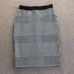 NEW WITH TAGS houndstooth pencil skirt